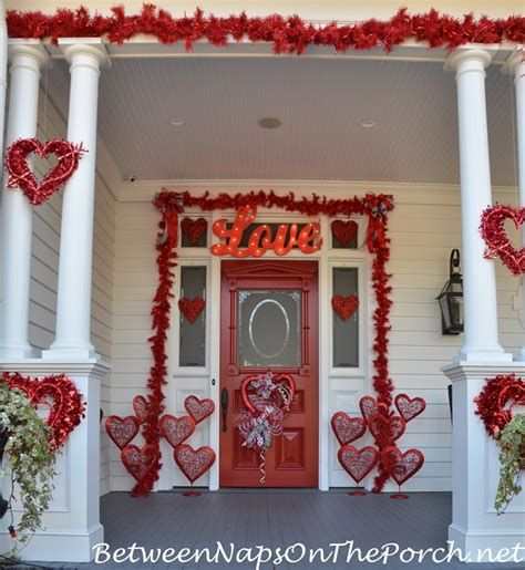 Gorgeous Valentines Day Porch Decor Ideas 34