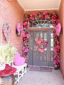 Gorgeous Valentines Day Porch Decor Ideas 39