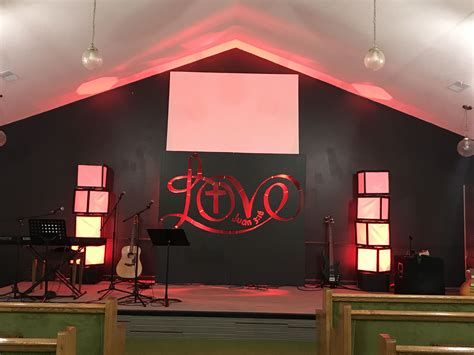 Gorgeous Valentines Stage Decoration Ideas 29