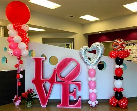 Gorgeous Valentines Stage Decoration Ideas 34