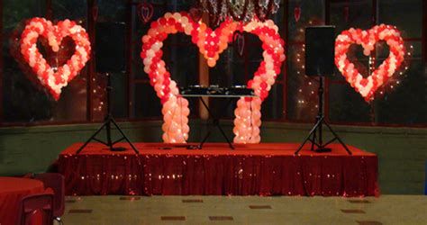 Gorgeous Valentines Stage Decoration Ideas 42