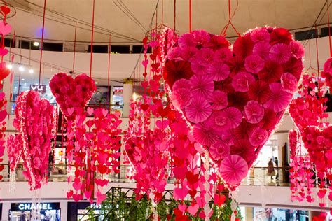 Gorgeous Valentines Stage Decoration Ideas 43