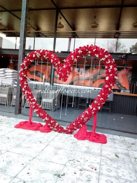 Gorgeous Valentines Stage Decoration Ideas 44