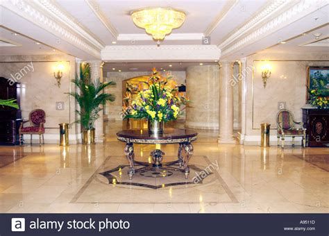 Impressive Valentines Day Hotel Lobby Decorations Ideas 04