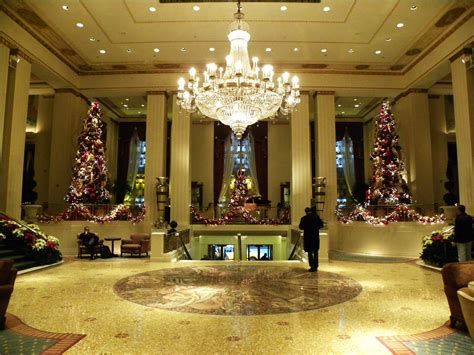 Impressive Valentines Day Hotel Lobby Decorations Ideas 13