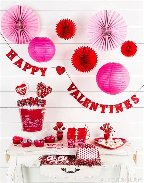 Impressive Valentines Day Hotel Lobby Decorations Ideas 31