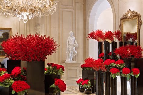 Impressive Valentines Day Hotel Lobby Decorations Ideas 37