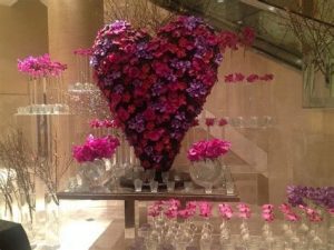 Impressive Valentines Day Hotel Lobby Decorations Ideas 42