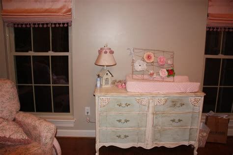 Warm Shabby Chic Baby Changing Table Ideas 34