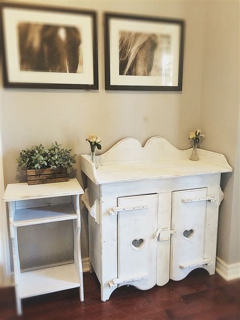Warm Shabby Chic Baby Changing Table Ideas 37