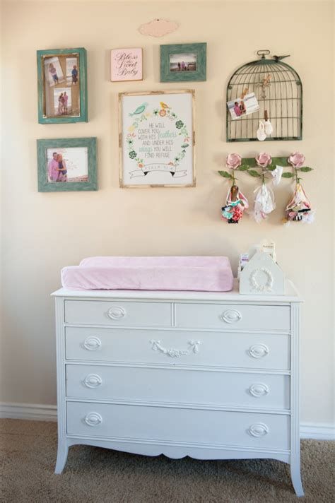 Warm Shabby Chic Baby Changing Table Ideas 43