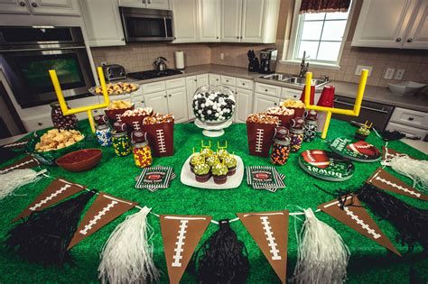 Adorable Super Bowl Table Decoration Ideas 02