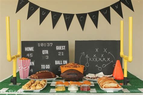 Adorable Super Bowl Table Decoration Ideas 03