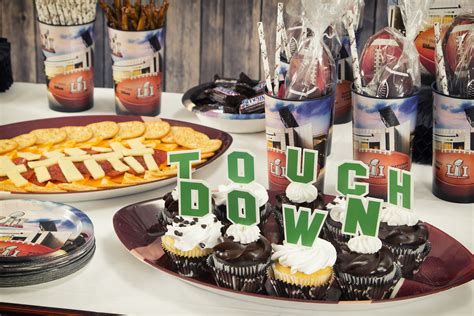 Adorable Super Bowl Table Decoration Ideas 04