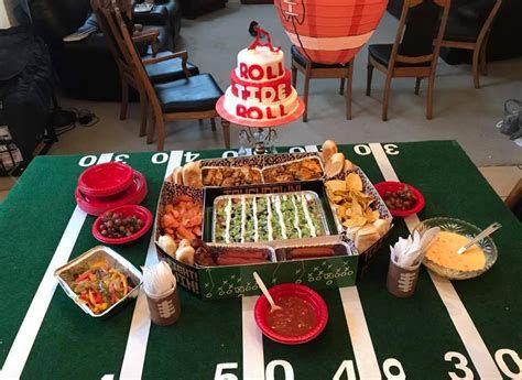 Adorable Super Bowl Table Decoration Ideas 11