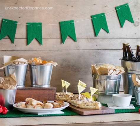 Adorable Super Bowl Table Decoration Ideas 14