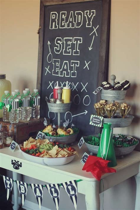 Adorable Super Bowl Table Decoration Ideas 15