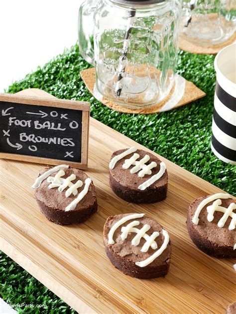 Adorable Super Bowl Table Decoration Ideas 22