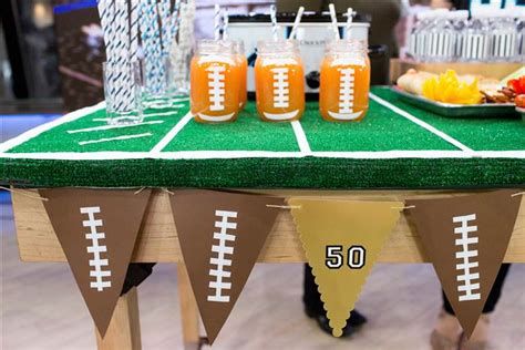 Adorable Super Bowl Table Decoration Ideas 25