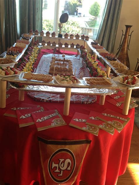 Adorable Super Bowl Table Decoration Ideas 26