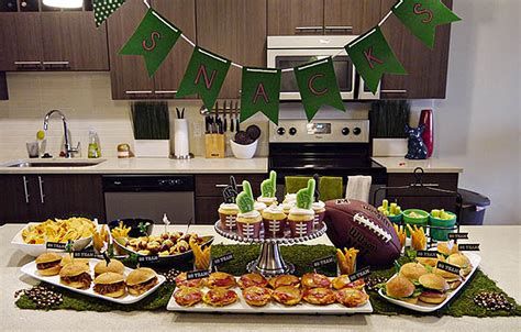 Adorable Super Bowl Table Decoration Ideas 36