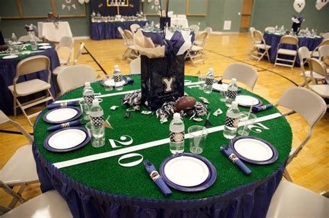 Adorable Super Bowl Table Decoration Ideas 37