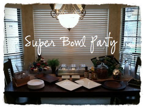 Adorable Super Bowl Table Decoration Ideas 38