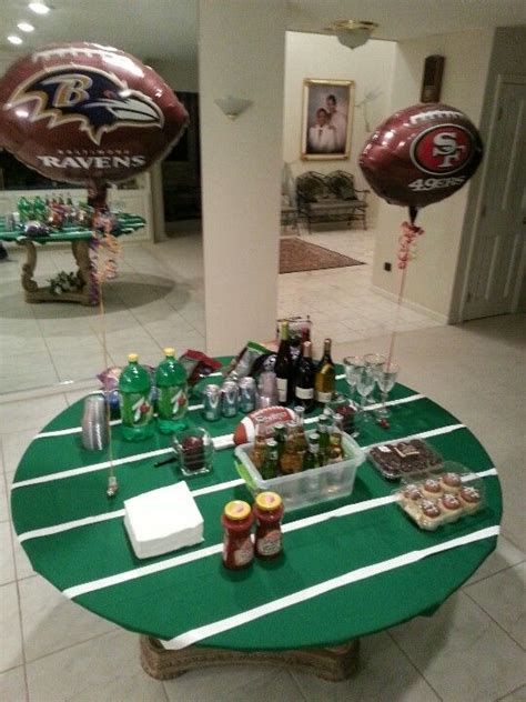 Adorable Super Bowl Table Decoration Ideas 39