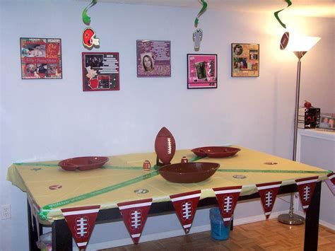 Adorable Super Bowl Table Decoration Ideas 43