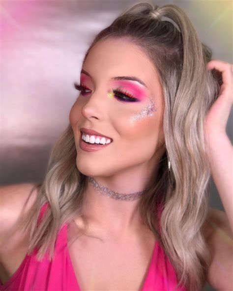 Adorable Valentines Day Makeup Look Ideas 40