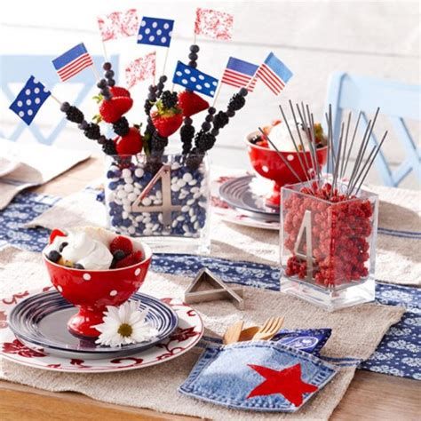 Amazing Patriotic Table Decorations Ideas 05