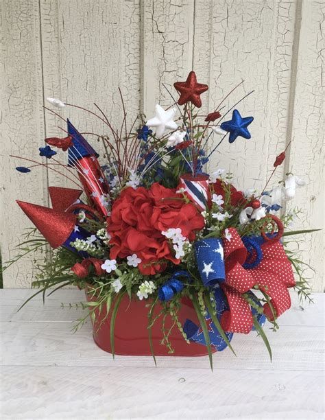 Amazing Patriotic Table Decorations Ideas 07