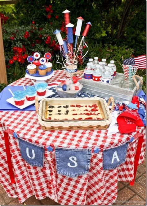 Amazing Patriotic Table Decorations Ideas 08