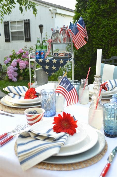 Amazing Patriotic Table Decorations Ideas 09