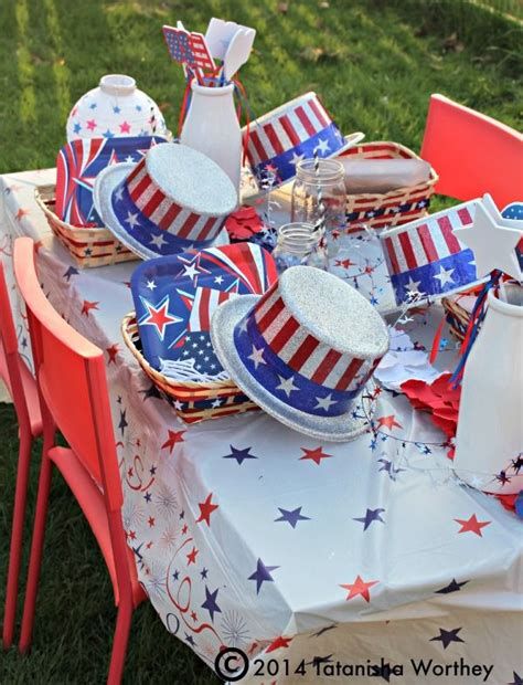 Amazing Patriotic Table Decorations Ideas 11