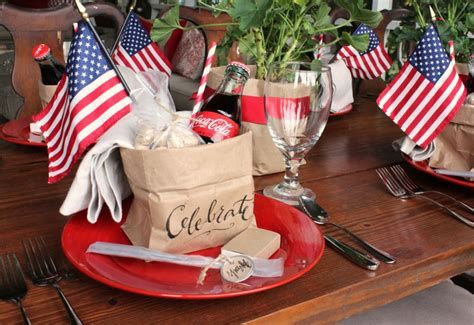 Amazing Patriotic Table Decorations Ideas 13