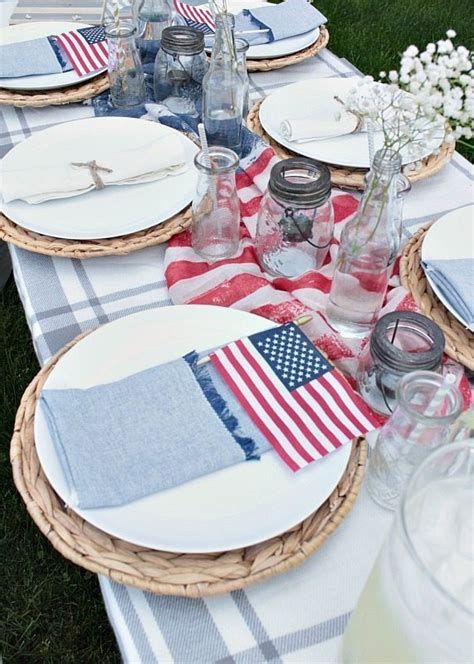 Amazing Patriotic Table Decorations Ideas 18