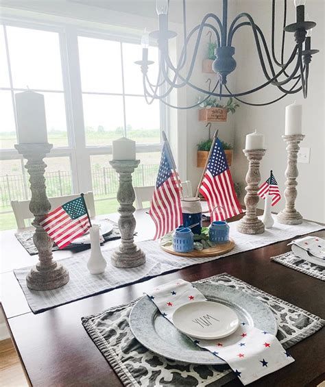 Amazing Patriotic Table Decorations Ideas 19