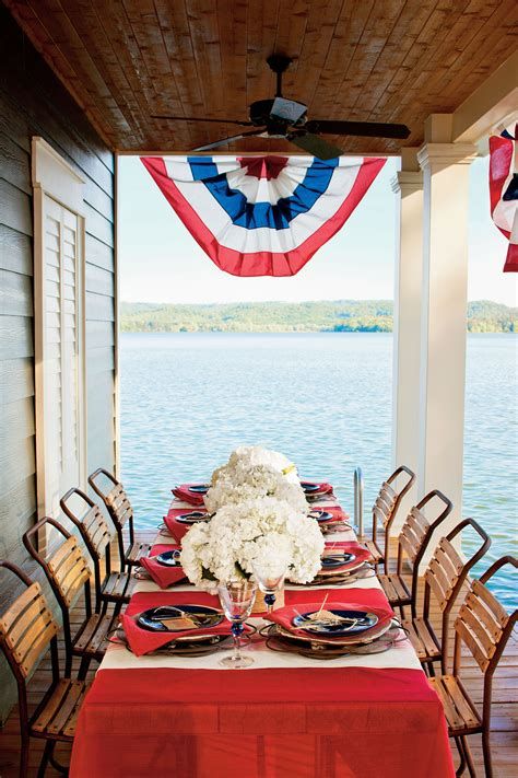 Amazing Patriotic Table Decorations Ideas 20