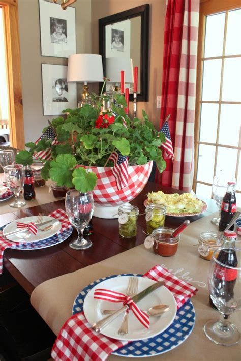 Amazing Patriotic Table Decorations Ideas 27