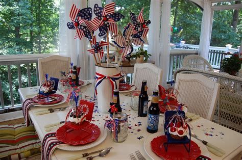 Amazing Patriotic Table Decorations Ideas 29