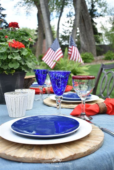 Amazing Patriotic Table Decorations Ideas 36