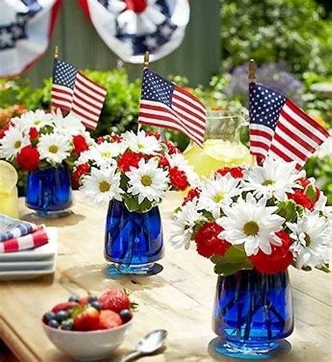 Amazing Patriotic Table Decorations Ideas 37