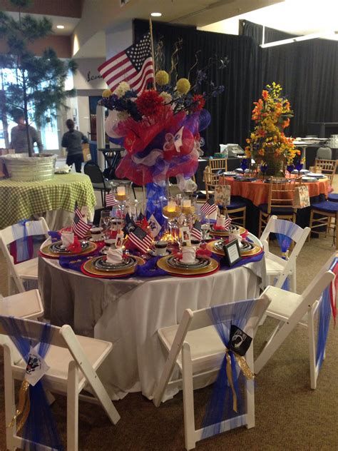 Amazing Patriotic Table Decorations Ideas 38