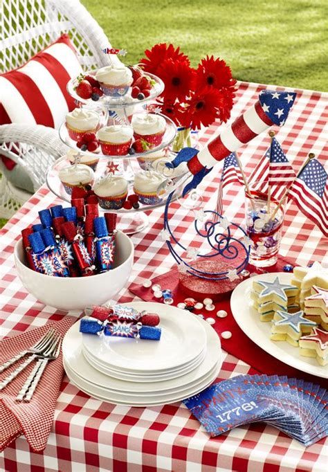 Amazing Patriotic Table Decorations Ideas 39