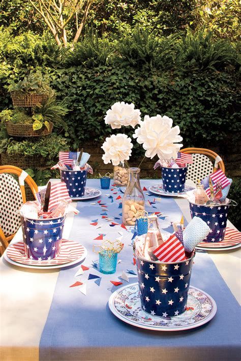 Amazing Patriotic Table Decorations Ideas 42