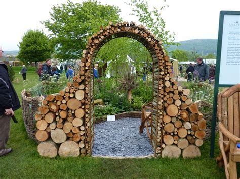 Amazing Wood Yard Art Ideas 15