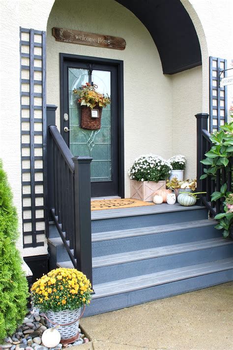 Comfortable Front Porch Decoration Ideas 05