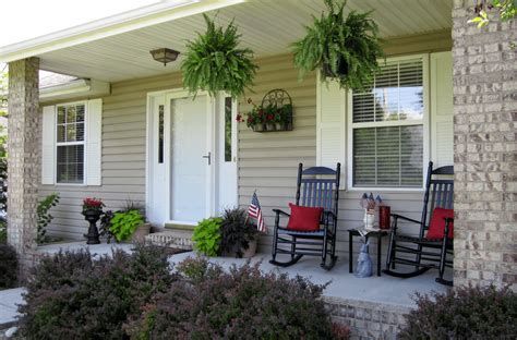 Comfortable Front Porch Decoration Ideas 15