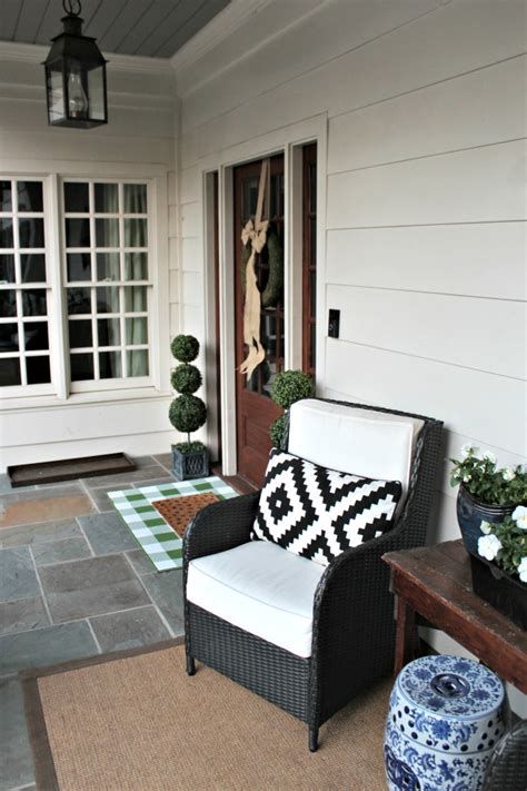 Comfortable Front Porch Decoration Ideas 20